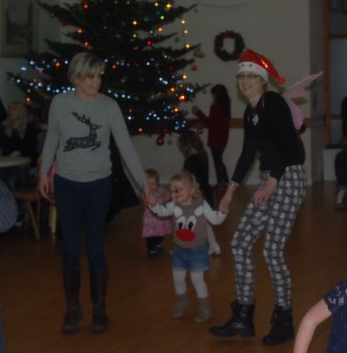 childrens-xmas-party image 7
